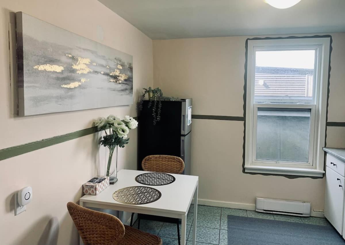 Comfortable Apt #4 With Office Space Halifax