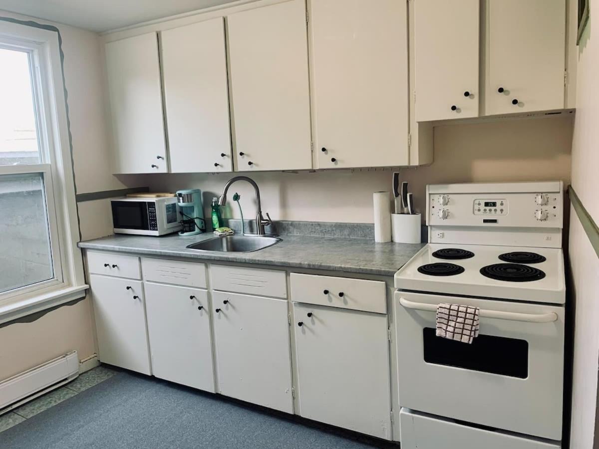Comfortable Apt #4 With Office Space Apartment *