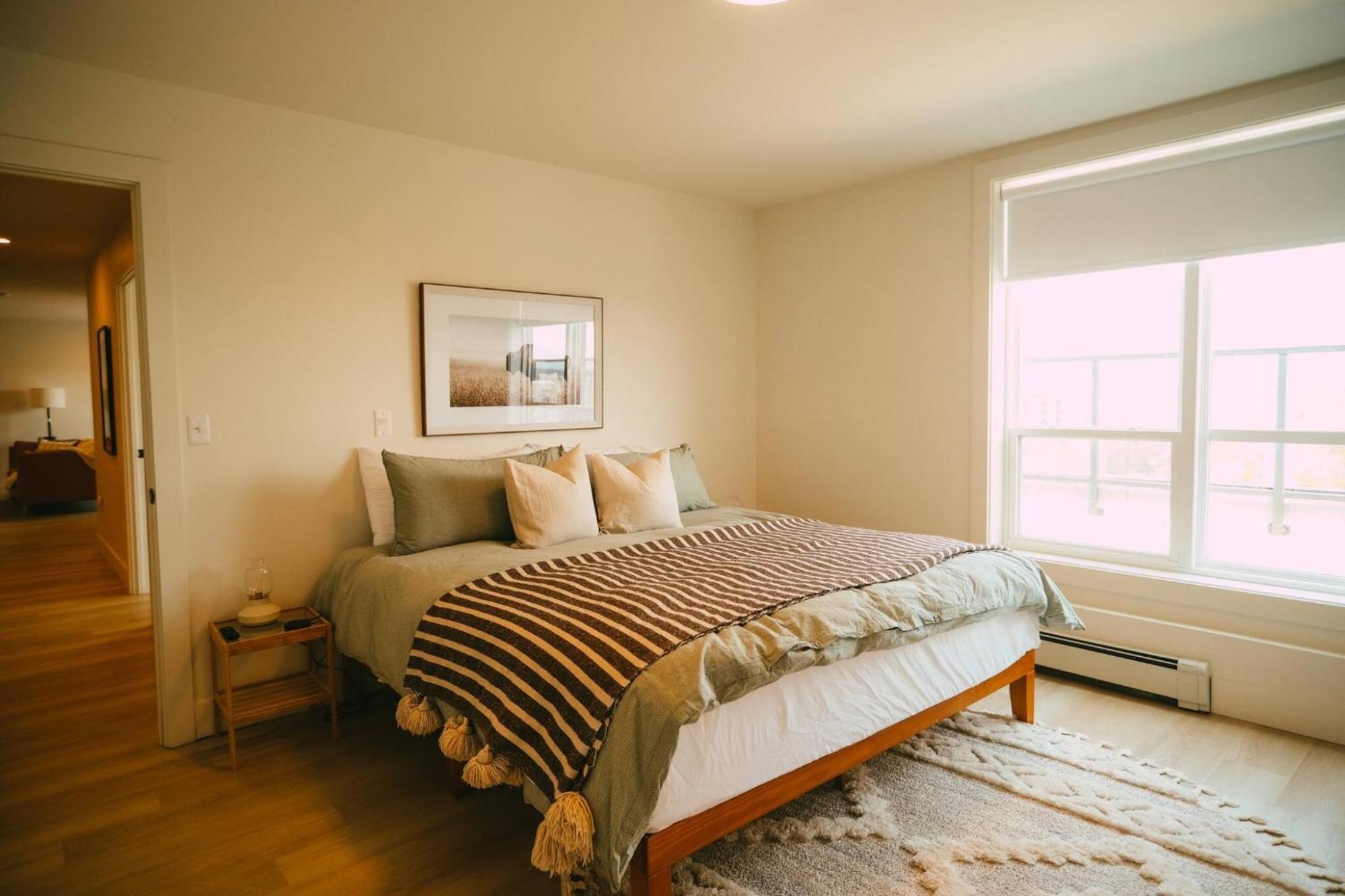 Chic Cozy Retreat - 2br - Stunning North End Views Apartment