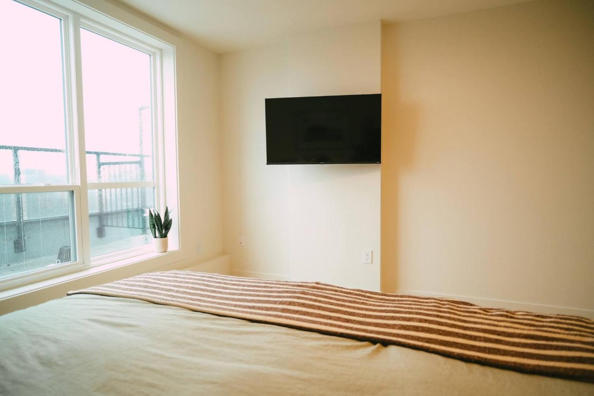 Chic Cozy Retreat - 2br - Stunning North End Views Apartment