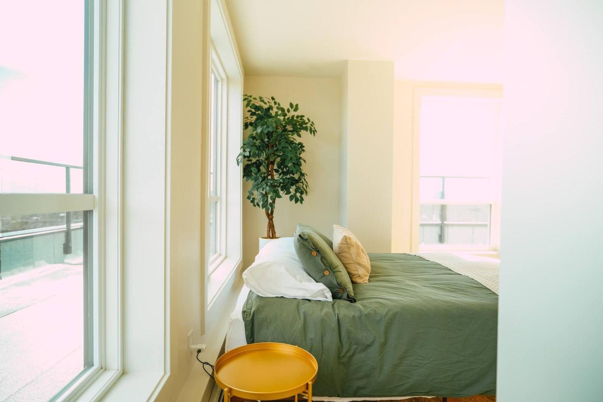 Chic Cozy Retreat - 2br - Stunning North End Views *