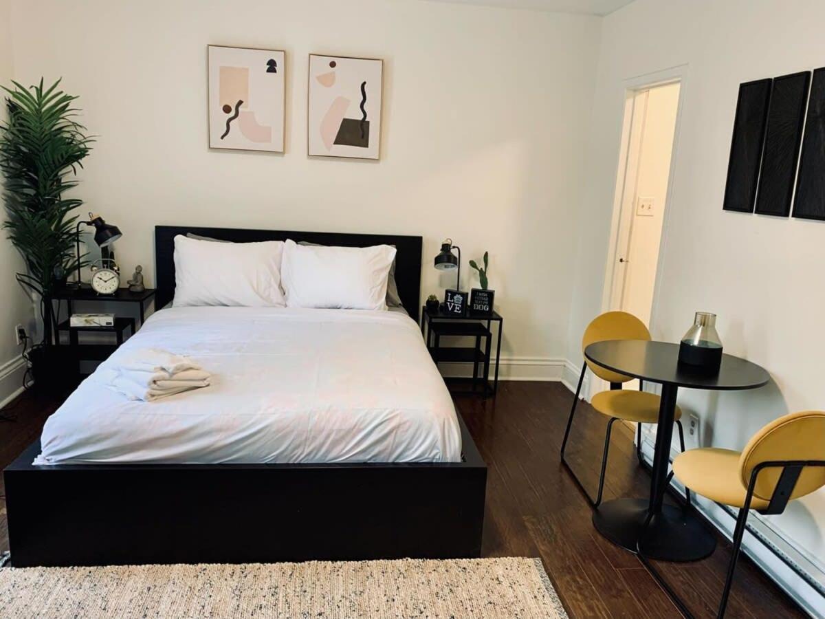 Pet-friendly Lovely #2 At Doggy Digs, Balcony Apartment *
