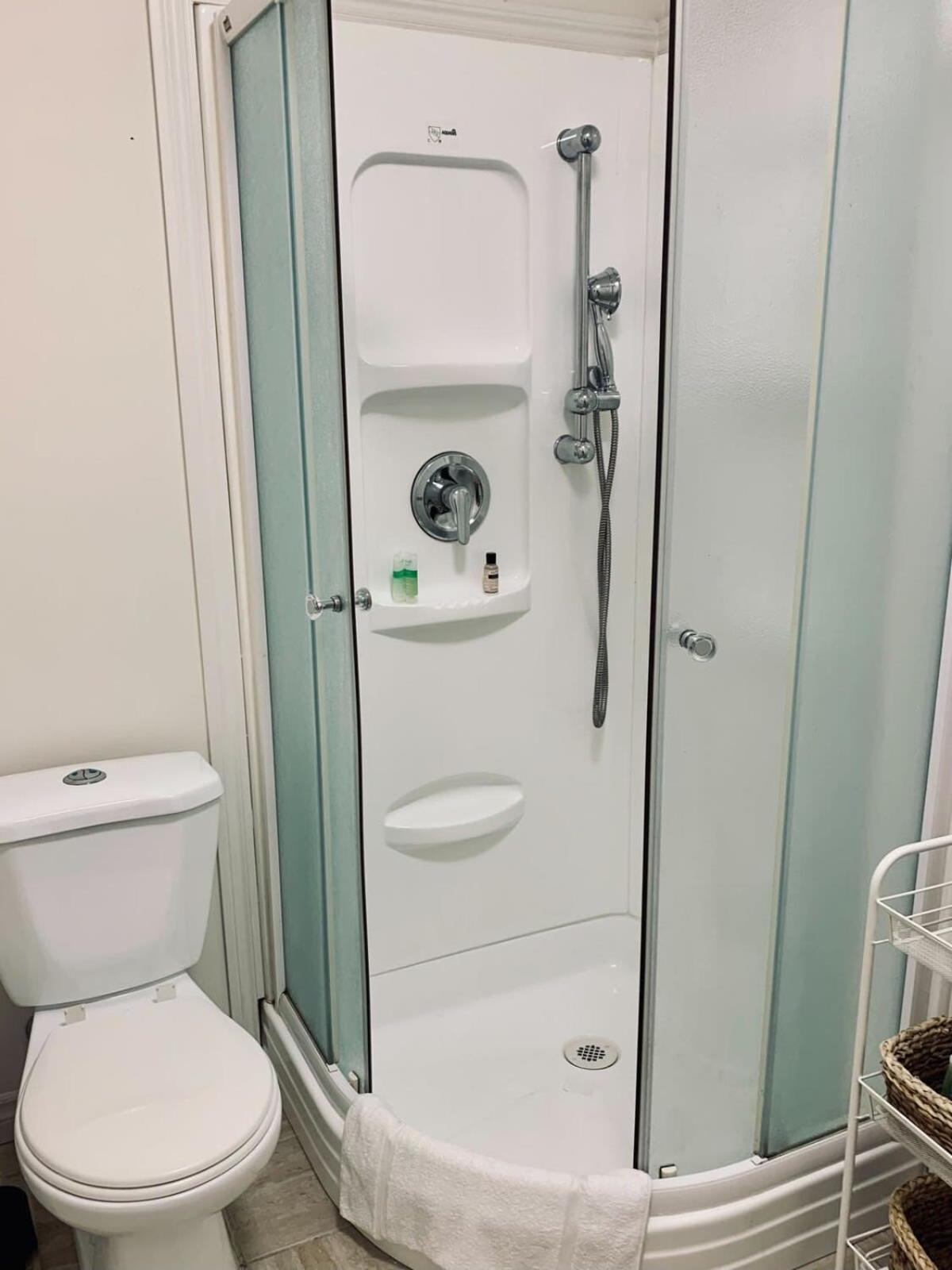 Apartment Pet-friendly Lovely #2 At Doggy Digs, Balcony Halifax