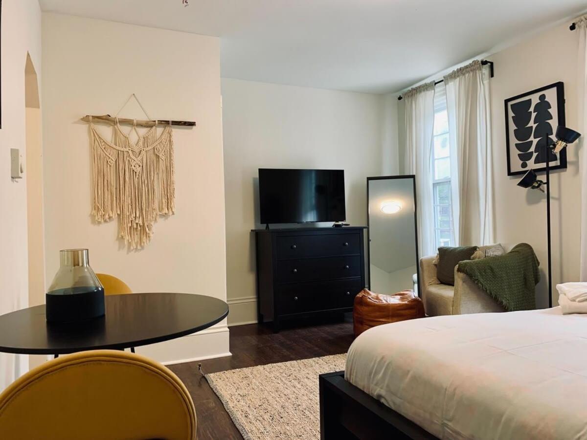Pet-friendly Lovely #2 At Doggy Digs, Balcony * Halifax