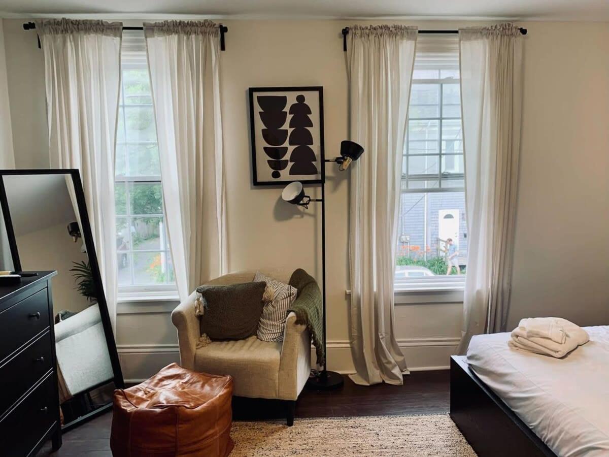 Pet-friendly Lovely #2 At Doggy Digs, Balcony * Halifax