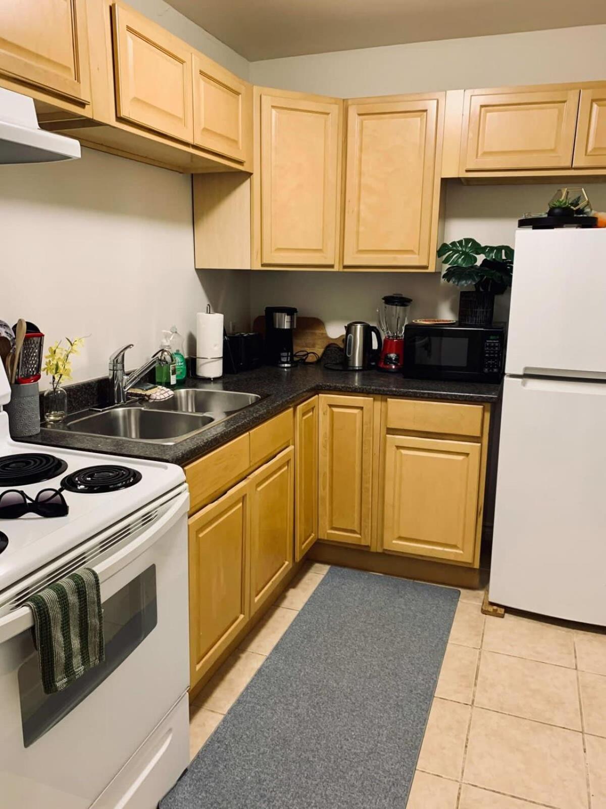 Pet-friendly Lovely #2 At Doggy Digs, Balcony Apartment Halifax