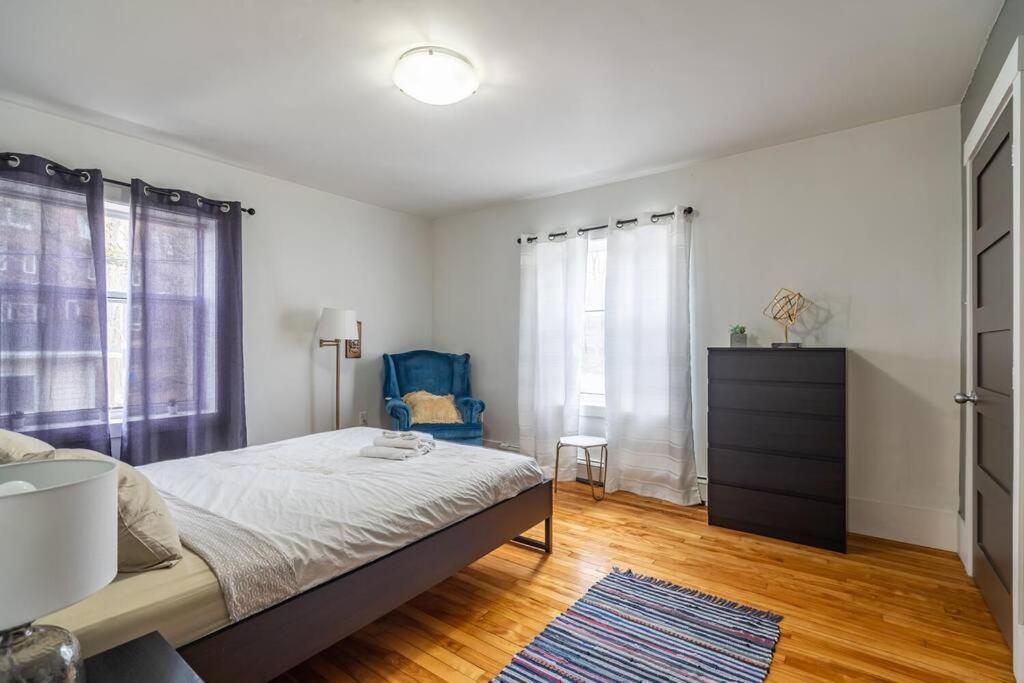 Apartment Large & Sunny Beautiful #103 Halifax