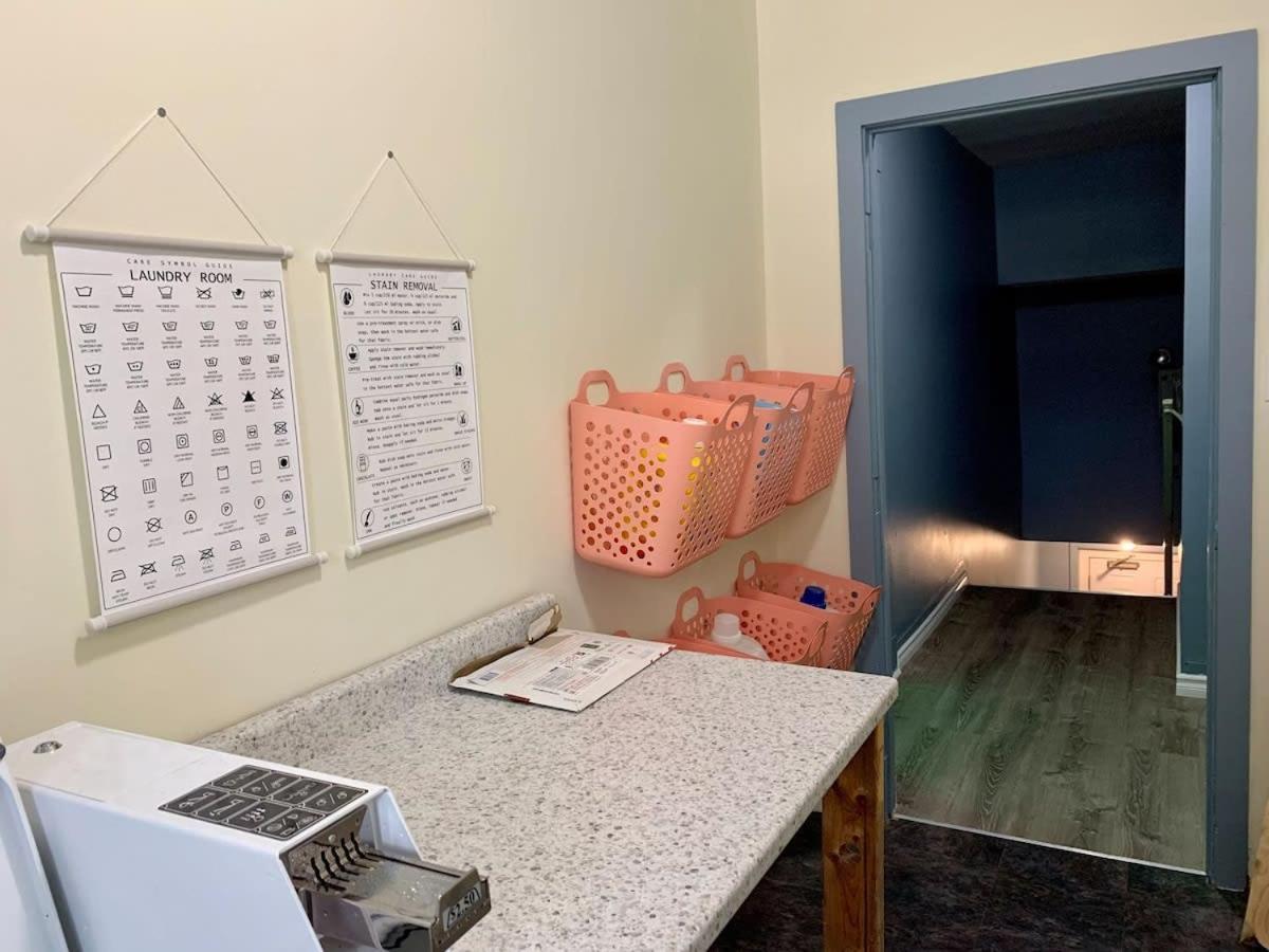 Comfortable Apt #4 With Office Space Apartment