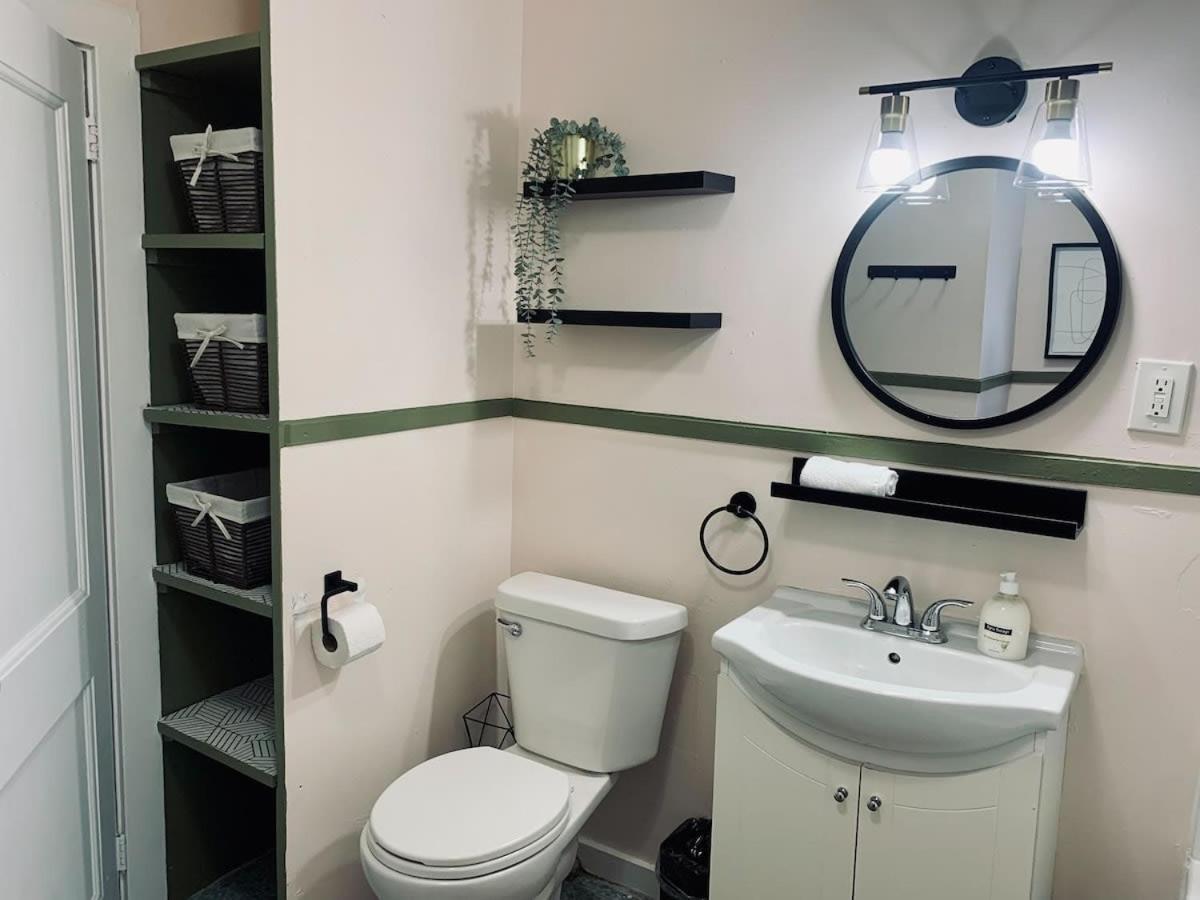 Comfortable Apt #4 With Office Space *