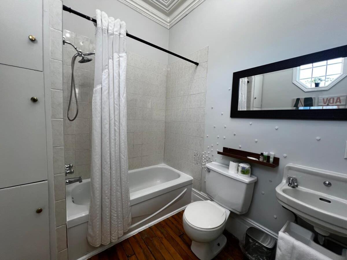 Apartment Timeless Comfort, Downtown Living, Apt#2 At The Inglis Heritage