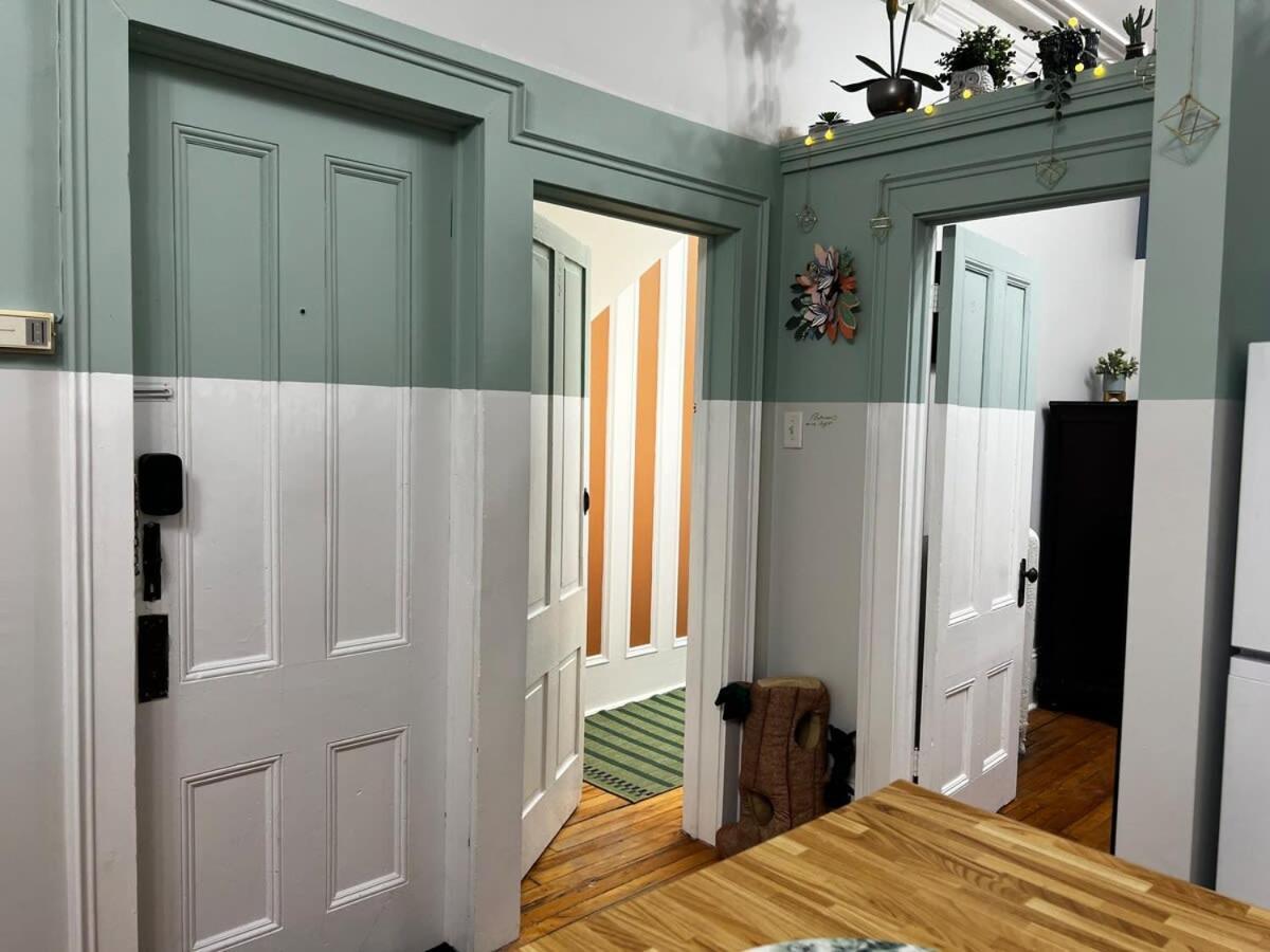 Apartment Timeless Comfort, Downtown Living, Apt#2 At The Inglis Heritage
