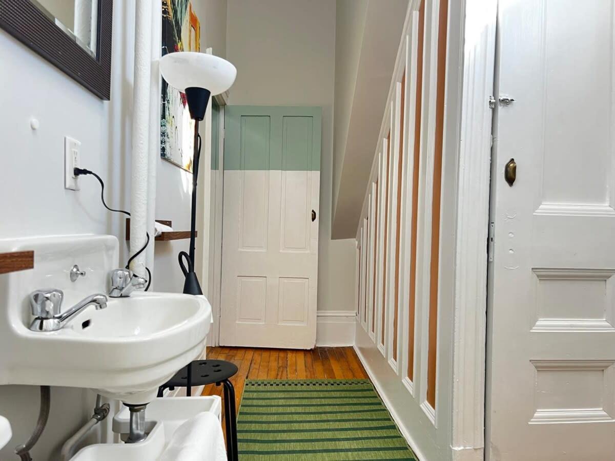 Timeless Comfort, Downtown Living, Apt#2 At The Inglis Heritage Apartment *