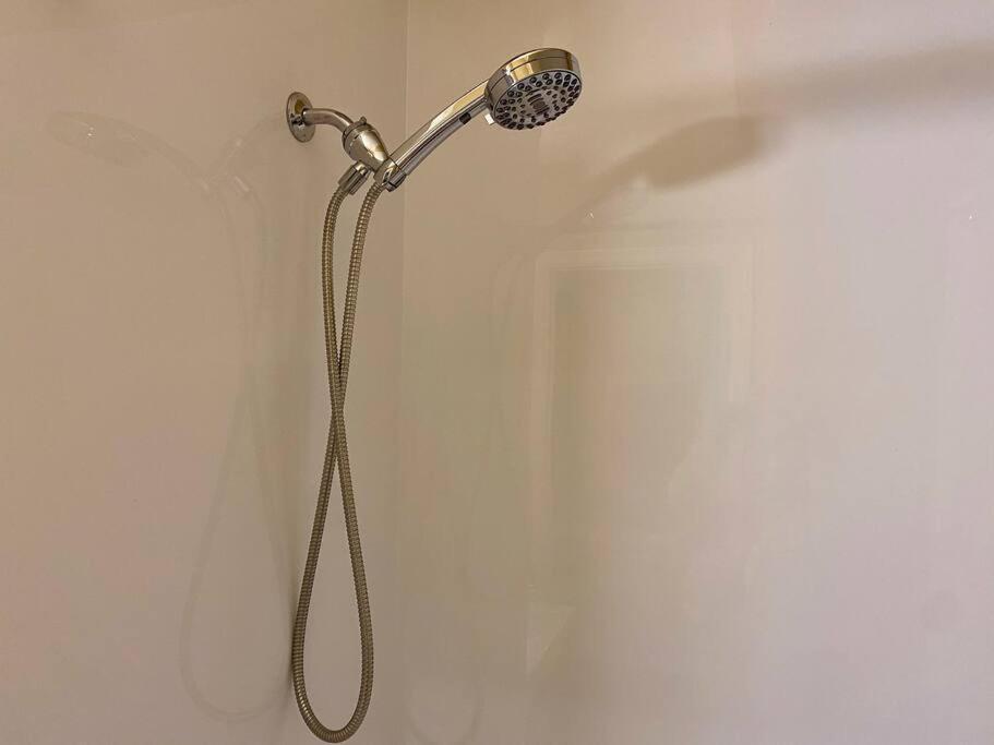 Large Townhouse, Lower Floor With Ac, Center *