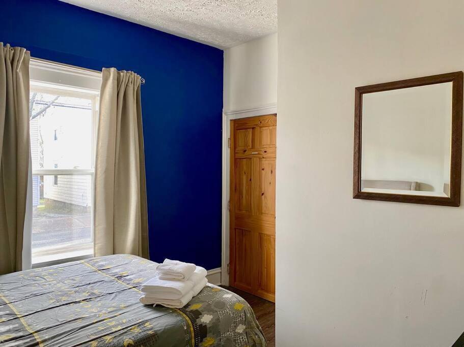 Large Townhouse, Lower Floor With Ac, Center