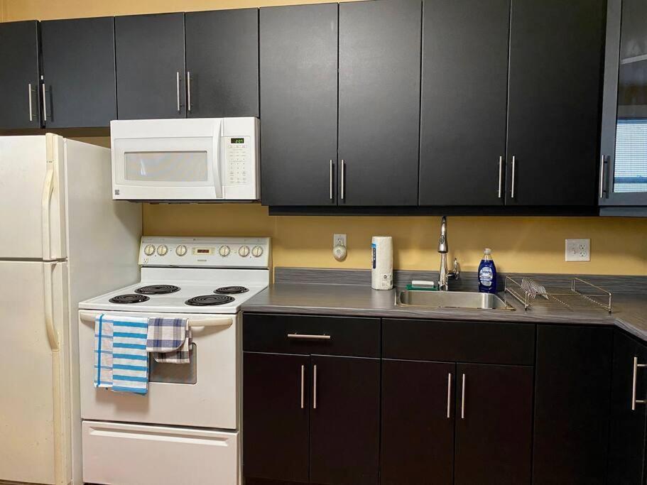 Large Townhouse, Lower Floor With Ac, Center Halifax