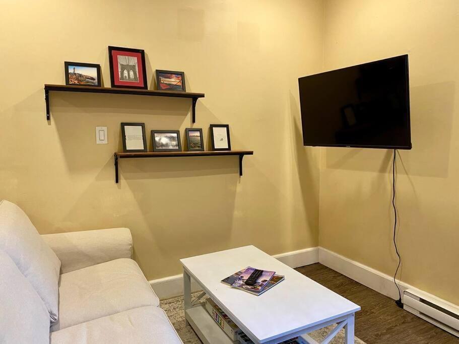 Large Townhouse, Lower Floor With Ac, Center *