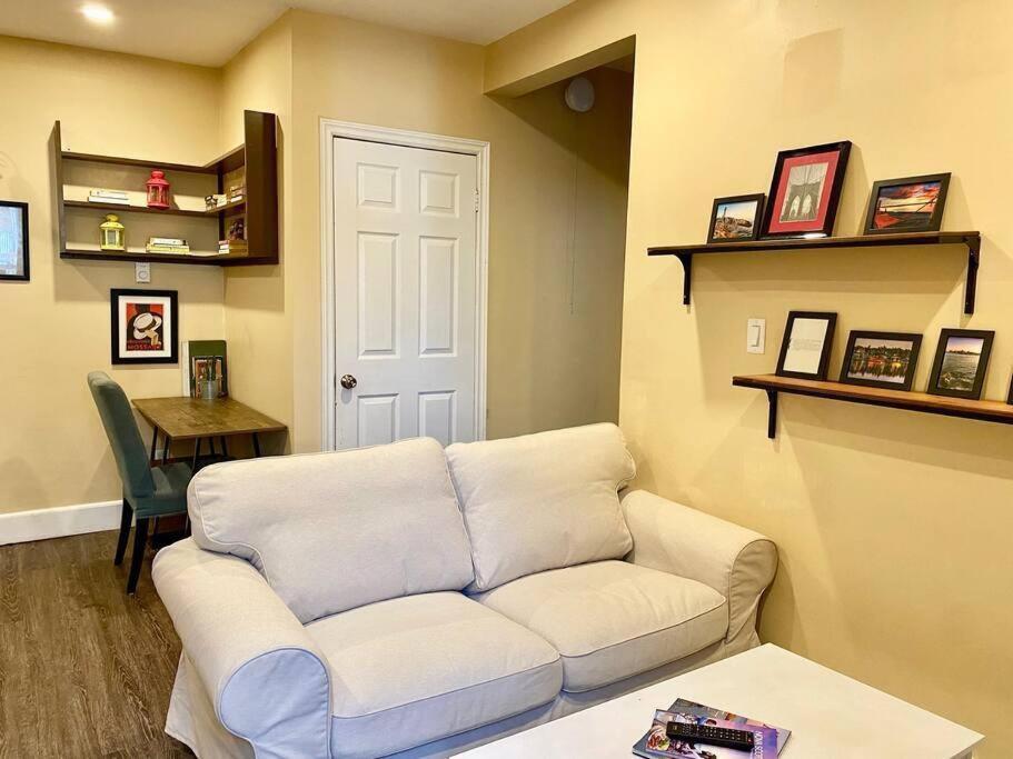 Large Townhouse, Lower Floor With Ac, Center