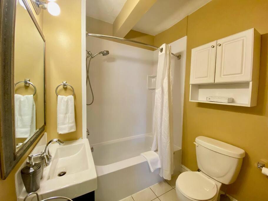 Large Townhouse, Lower Floor With Ac, Center *
