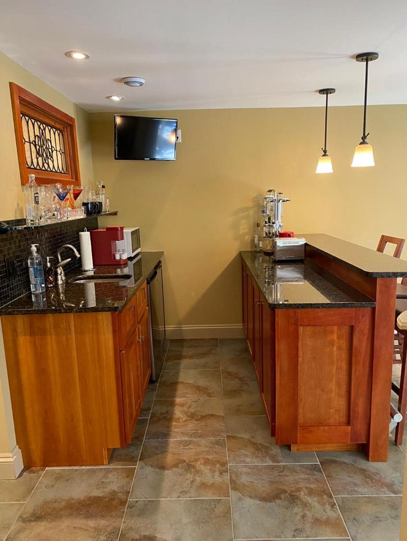 Luxury Bachelor By Waterfront -hot Tub Guest house *
