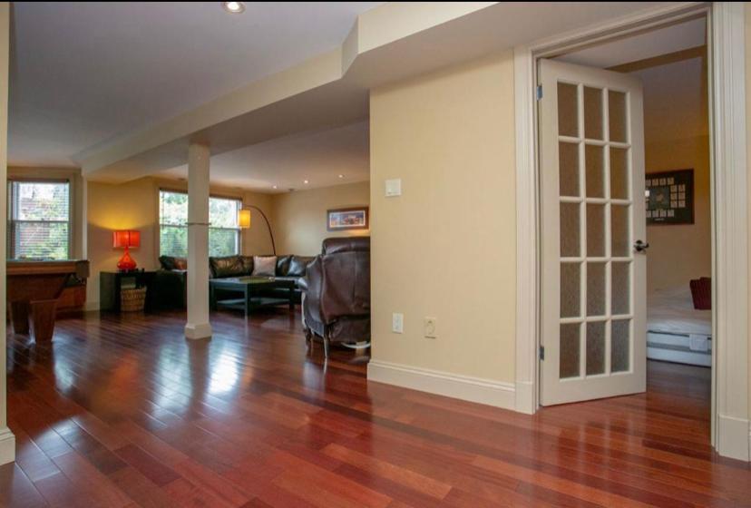 Luxury Bachelor By Waterfront -hot Tub Guest house Halifax