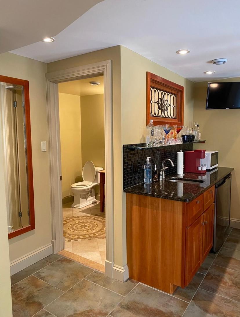 Guest house Luxury Bachelor By Waterfront -hot Tub