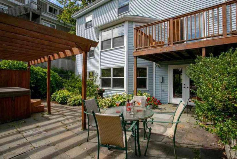 Luxury Bachelor By Waterfront -hot Tub Guest house *