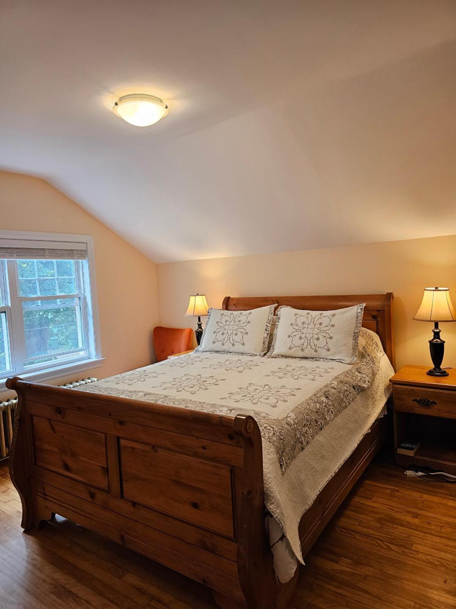 Comfy - Close To Everything Guest house