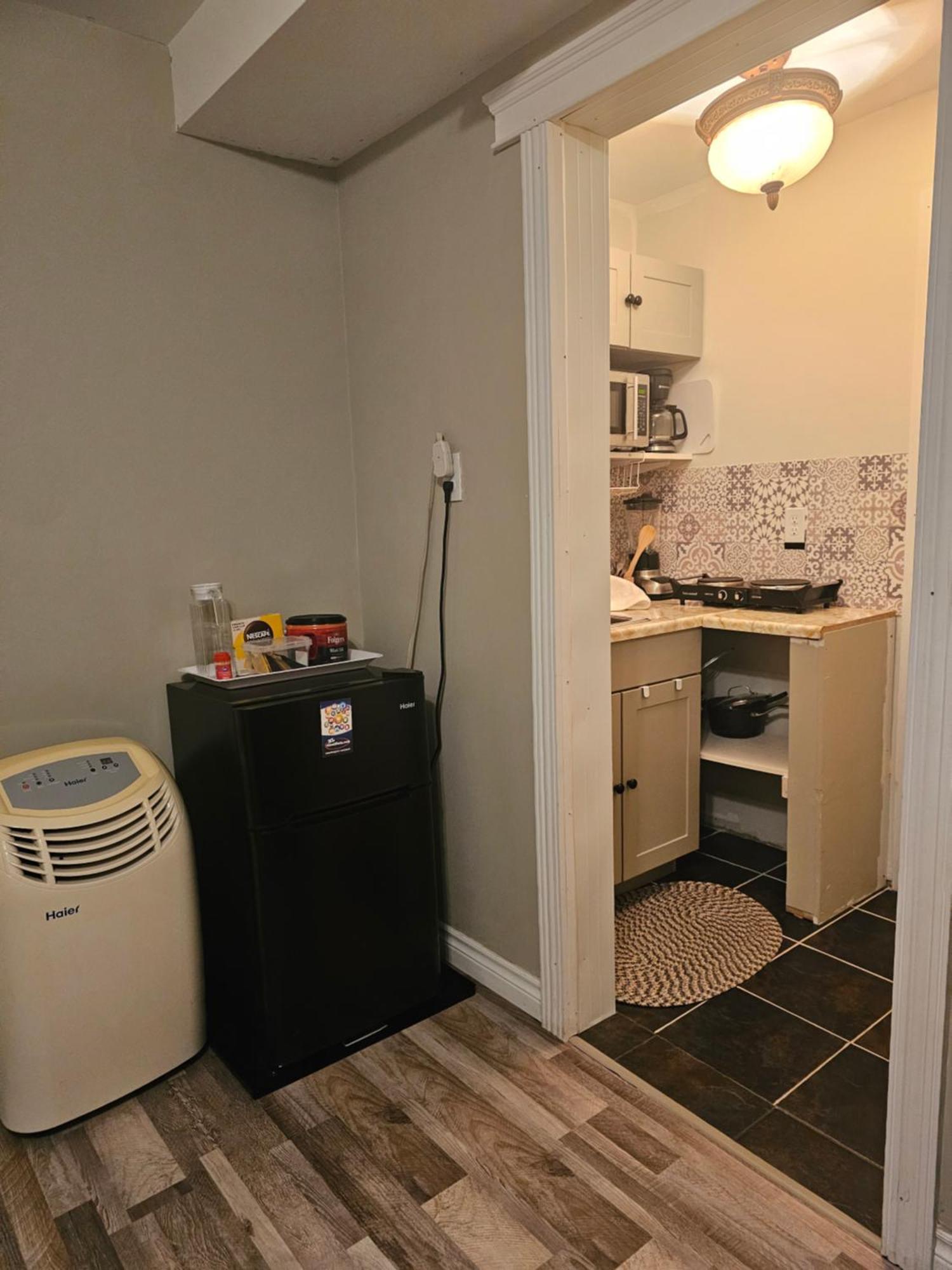 Quad-ks Cozy & Private Guest Homestay Halifax