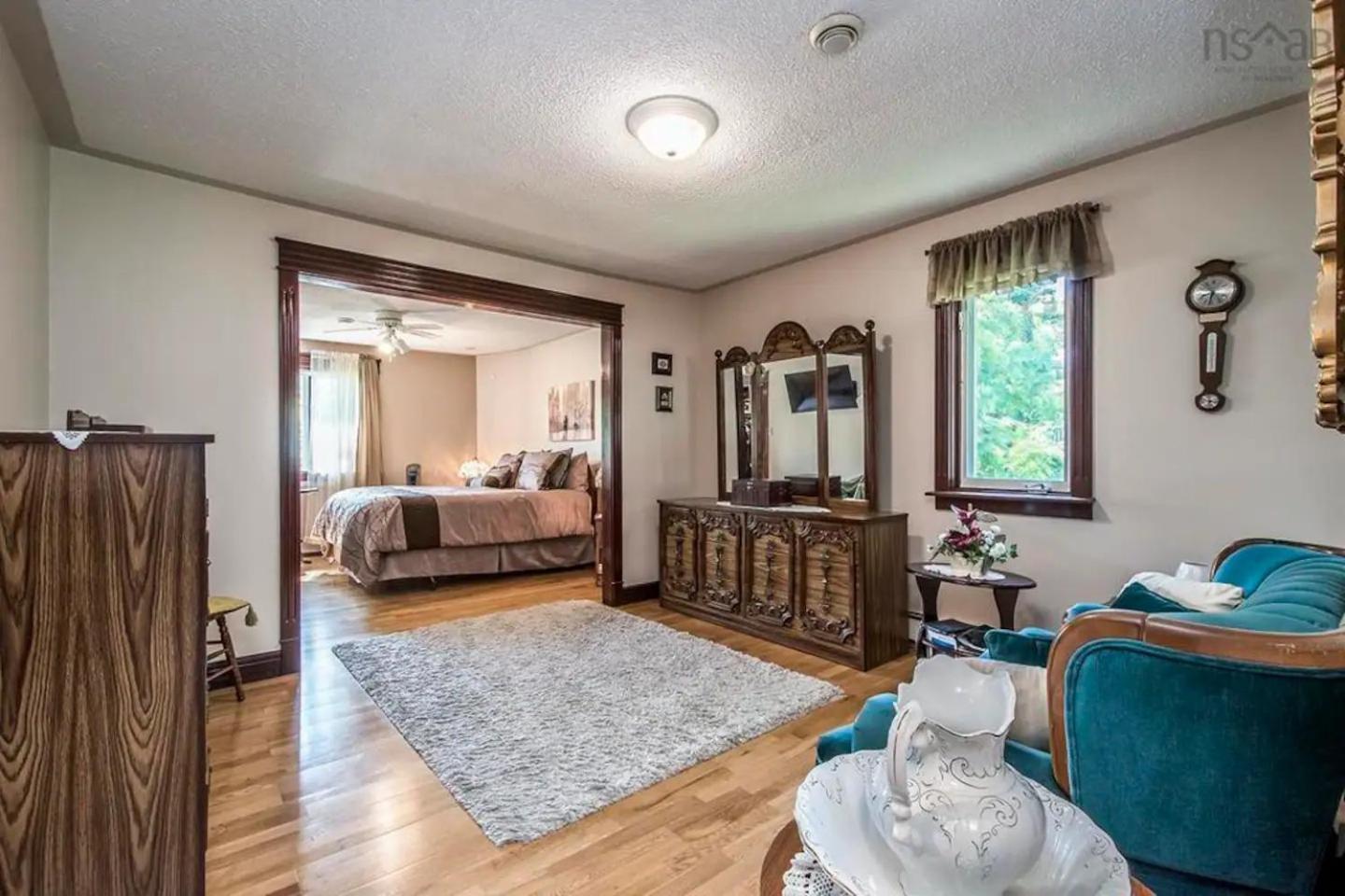 Private Bedroom And Bathroom In Dartmouth Homestay