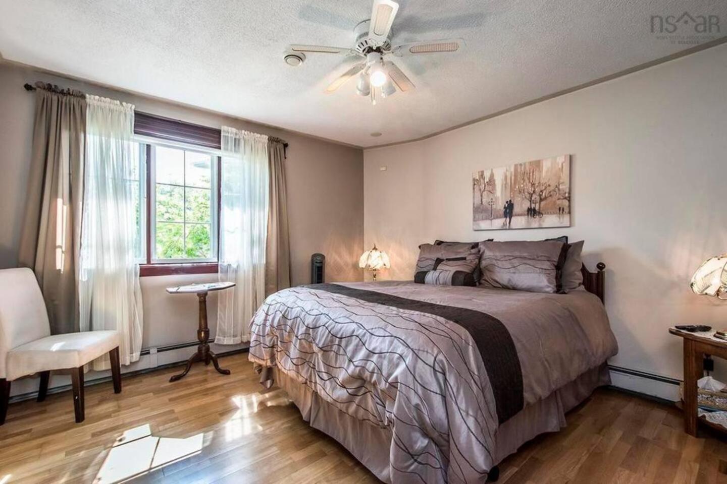 Private Bedroom And Bathroom In Dartmouth * Halifax