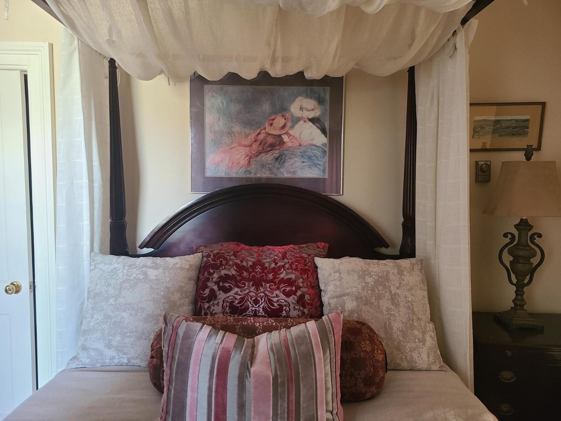 Holiday home Iconic Luxurious Downtown Building History Galore
