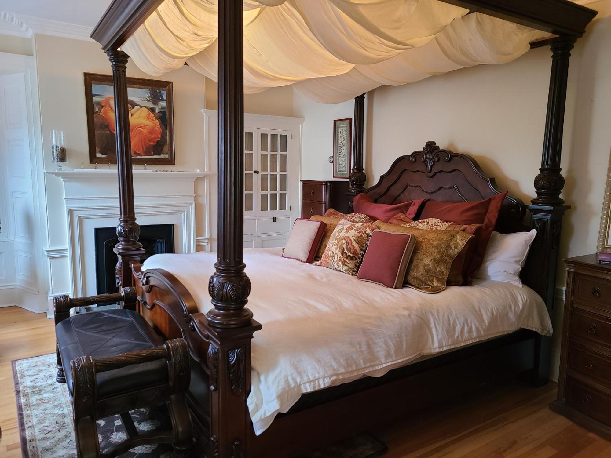 Iconic Luxurious Downtown Building History Galore Holiday home *