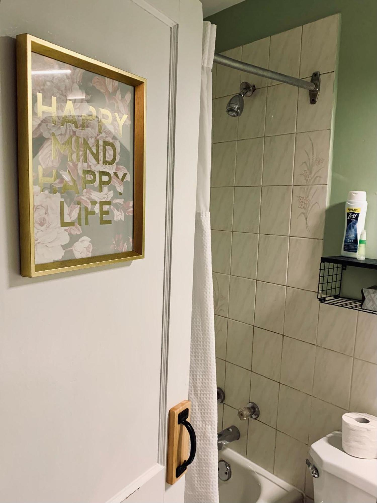 New Cozy& Stylish 2-bdrm, Close To Downtown, Unit #3 Apartment *