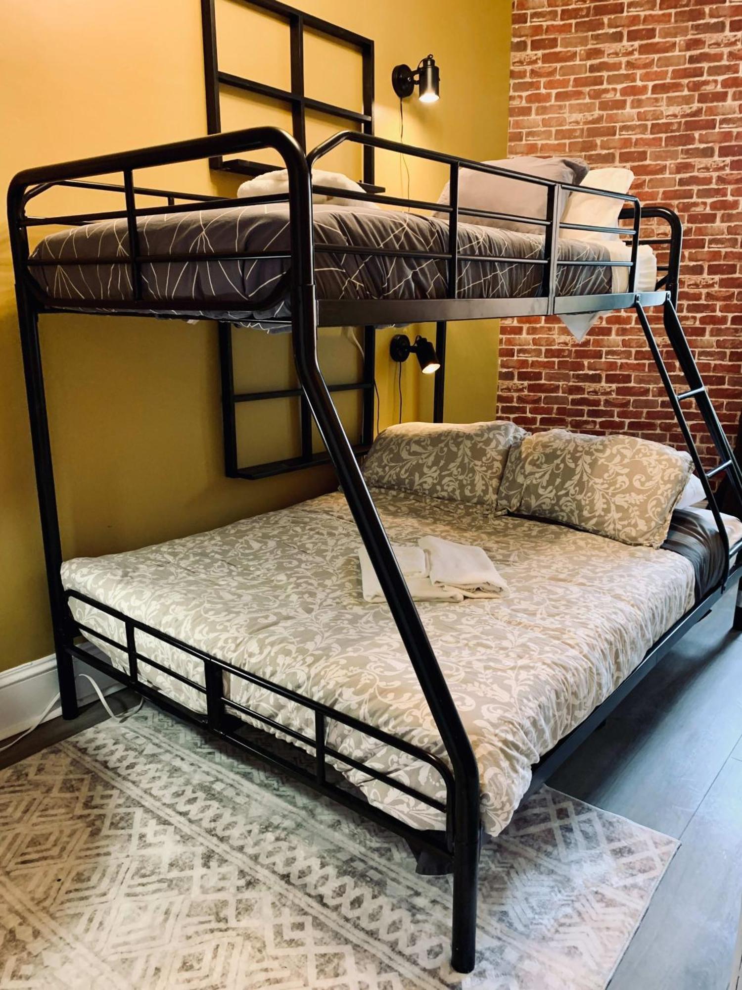 New Cozy& Stylish 2-bdrm, Close To Downtown, Unit #3 *