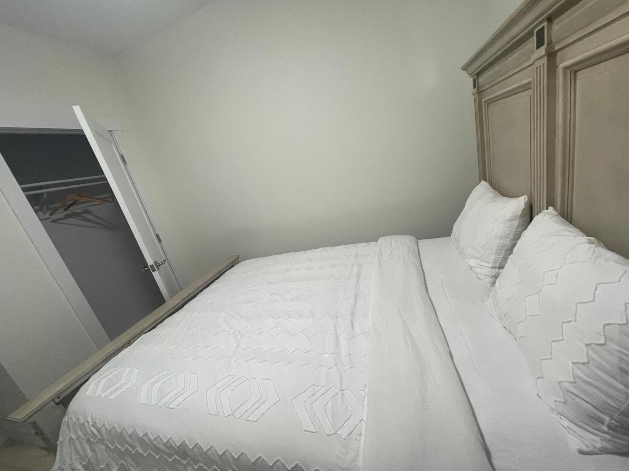 1-bedroom Basement Apartment *