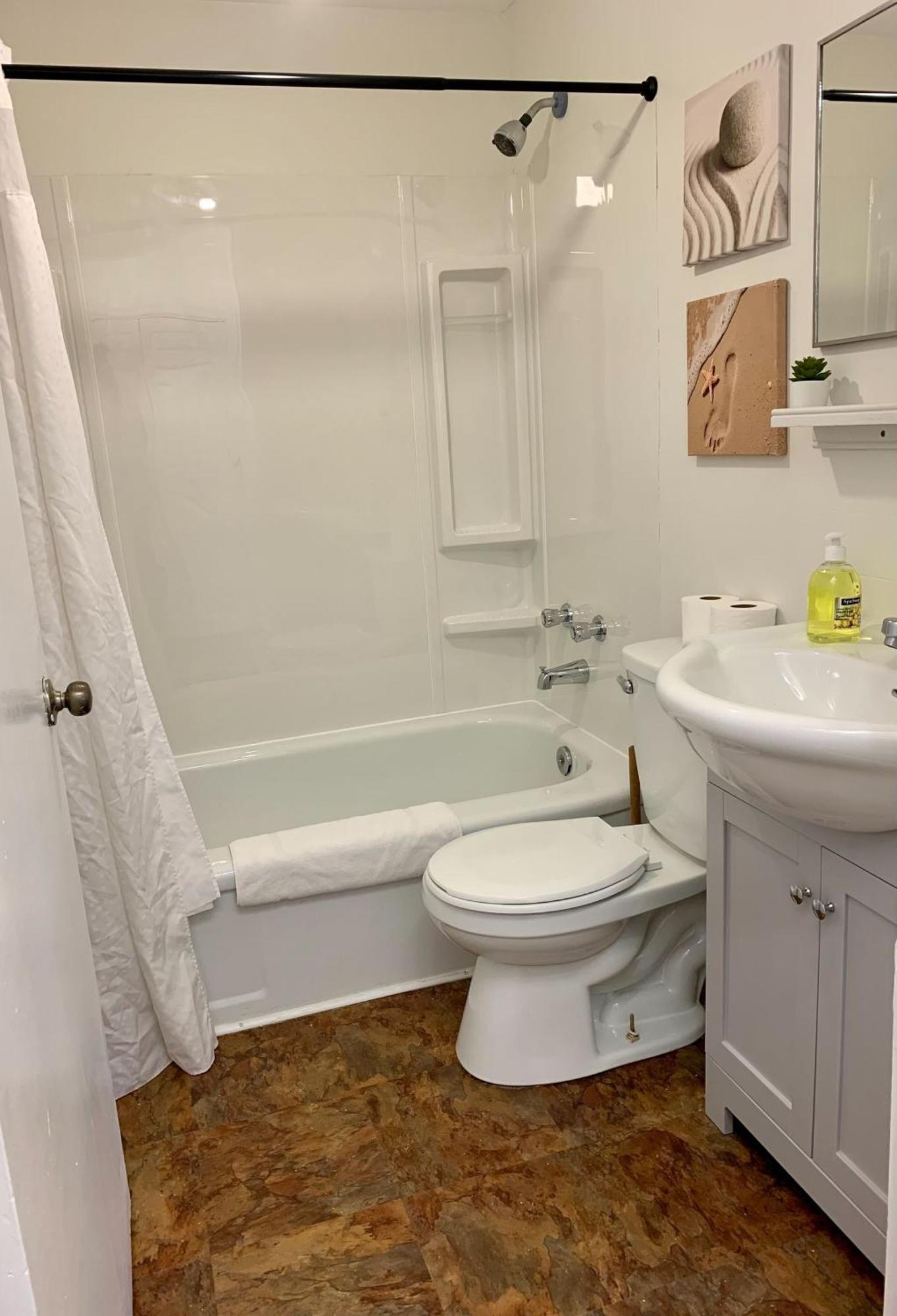 Apartment New! Tastefully Designed 1-bdrm, Charming North End, #3 *