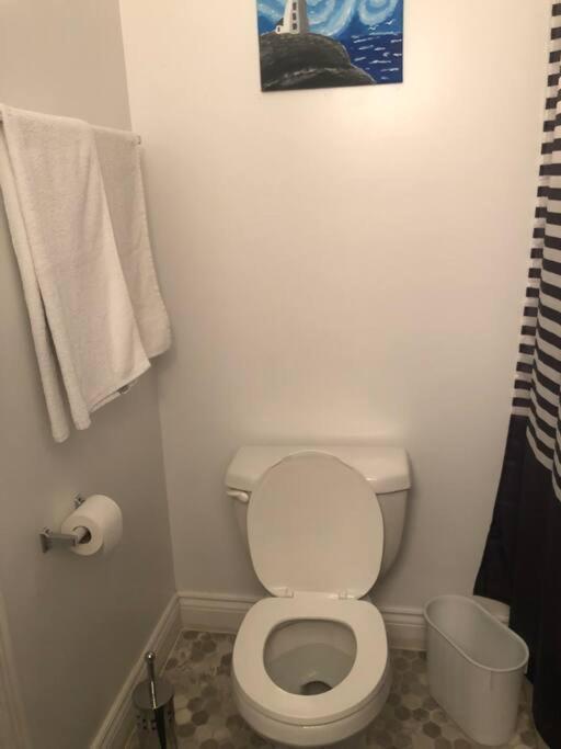 Modern 1br Centrally Located *
