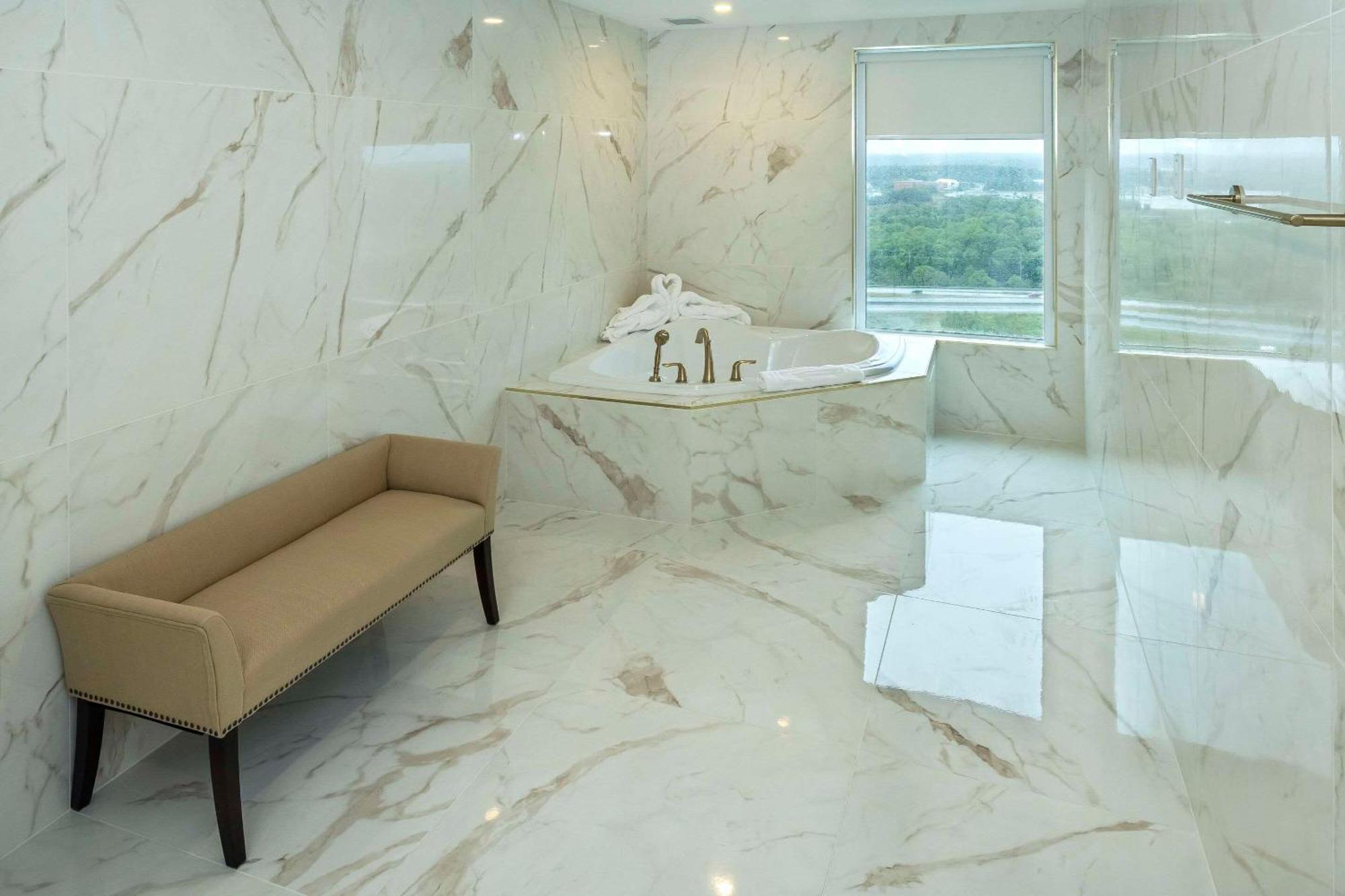 Tower & Conference Centre, Ascend Collection Hotel 5*