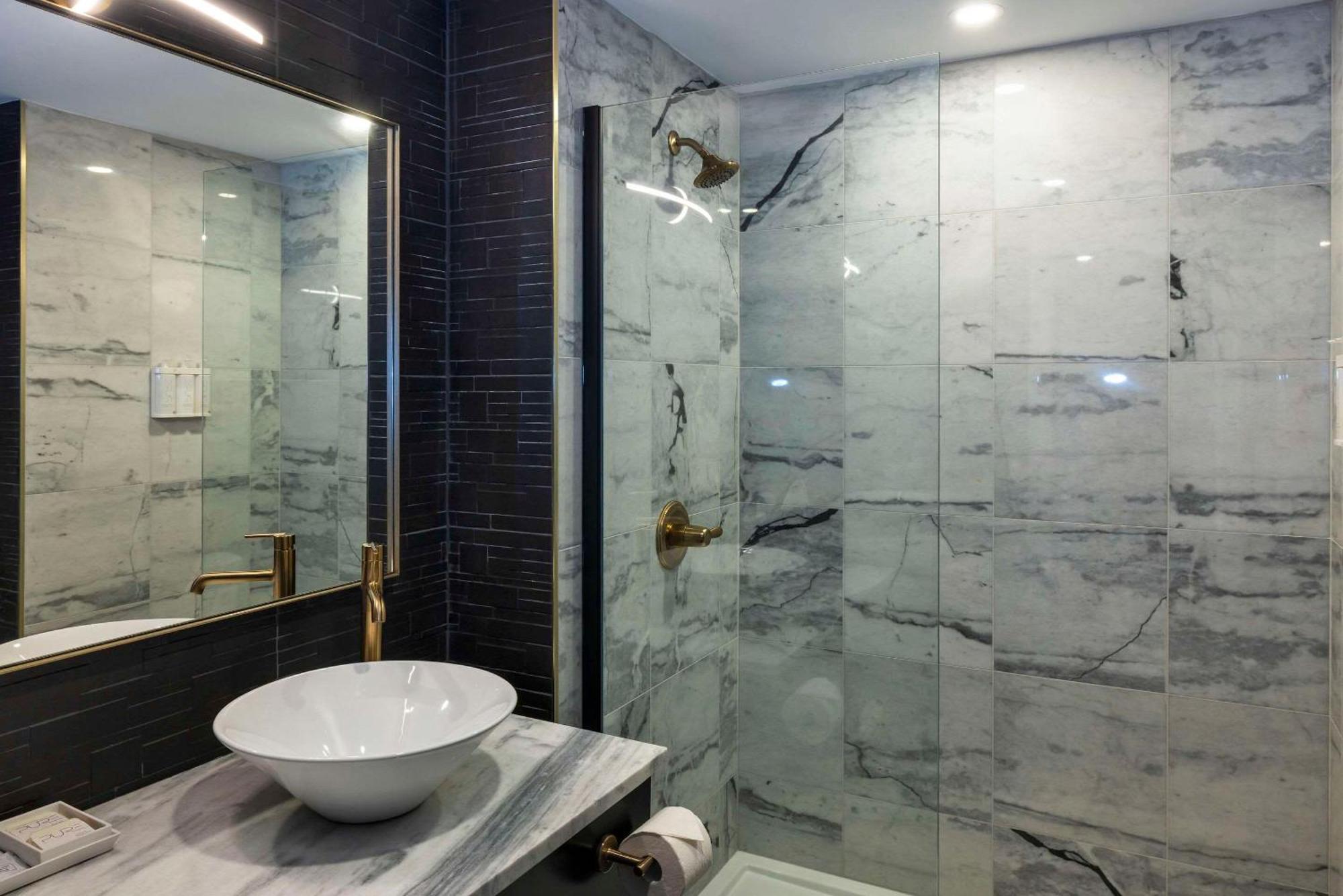 Tower & Conference Centre, Ascend Collection Hotel 5*
