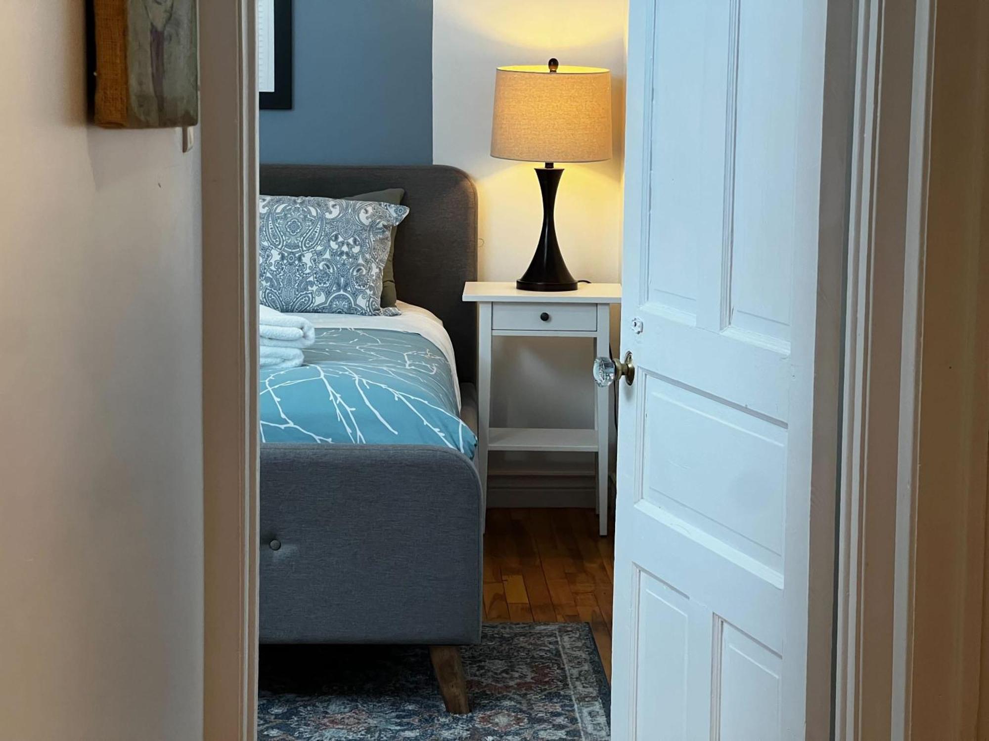 Apartment Inglis Heritage Cozy 2-bedroom Near Waterfront & Dining, Unit D *