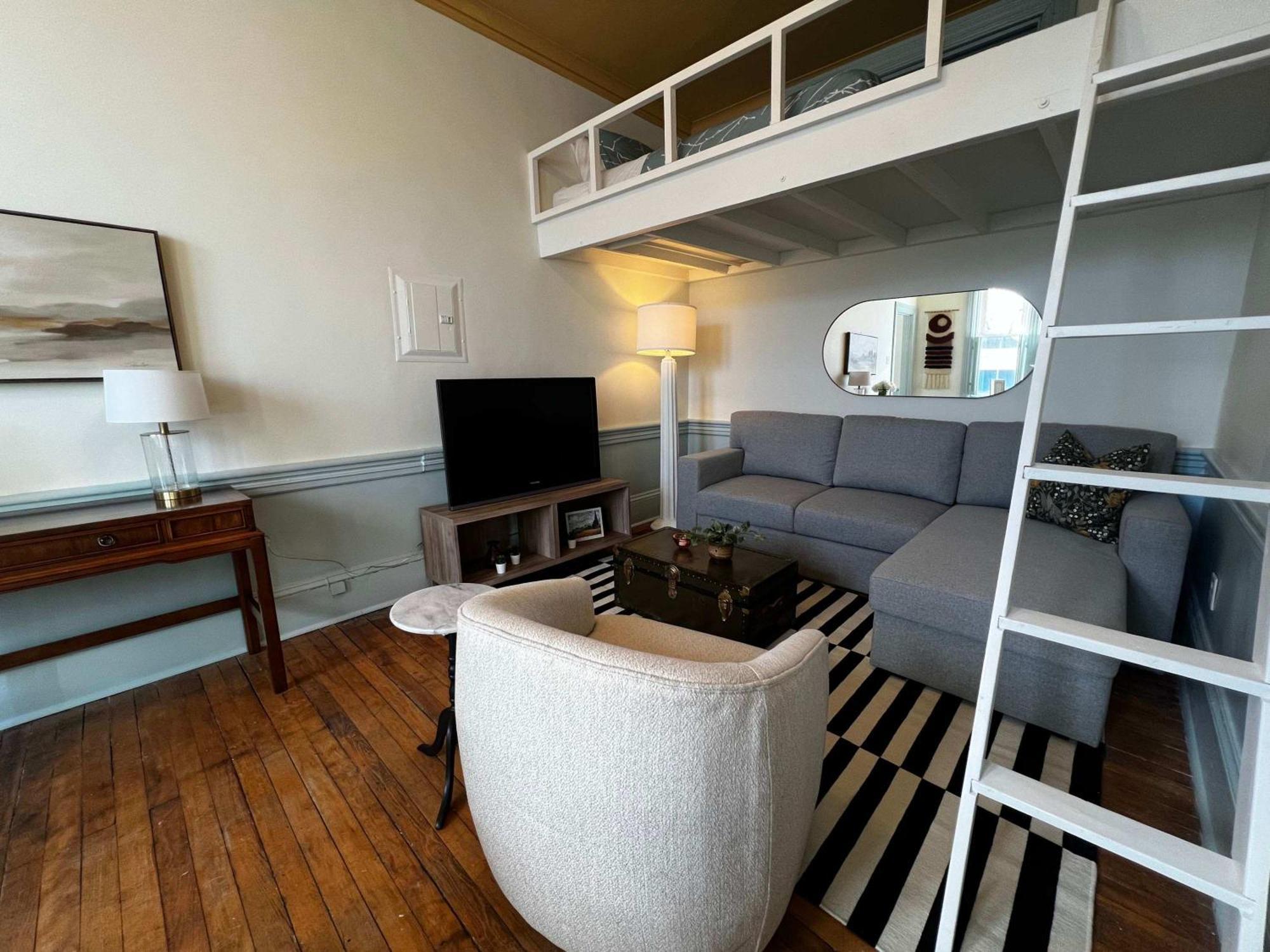 Apartment Stylish Living At Inglis Heritage, Unit C *