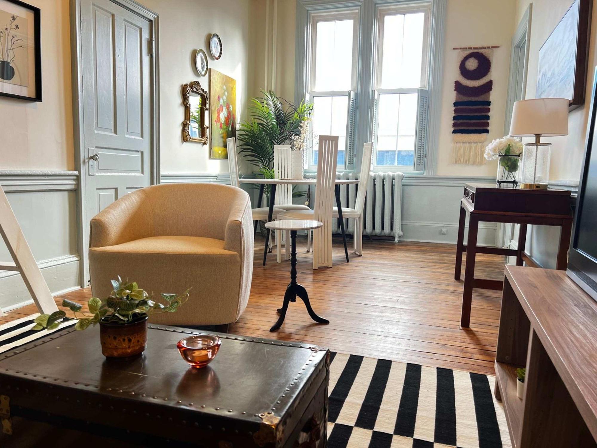 Stylish Living At Inglis Heritage, Unit C *