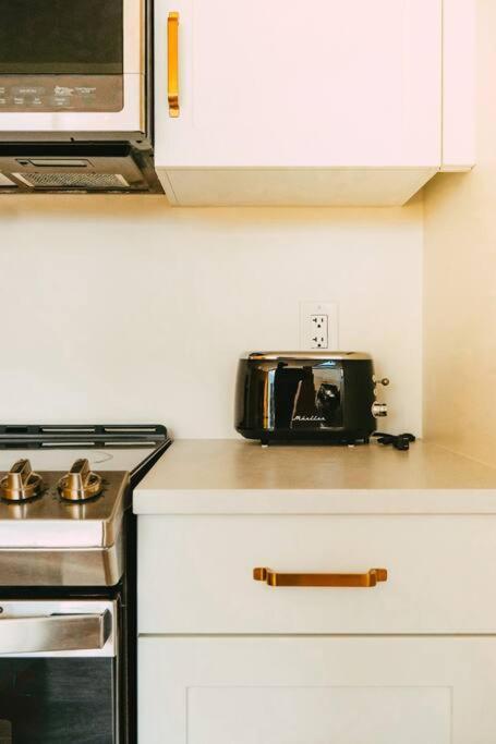 New Cozy Downtown Loft With Free Parking * Halifax