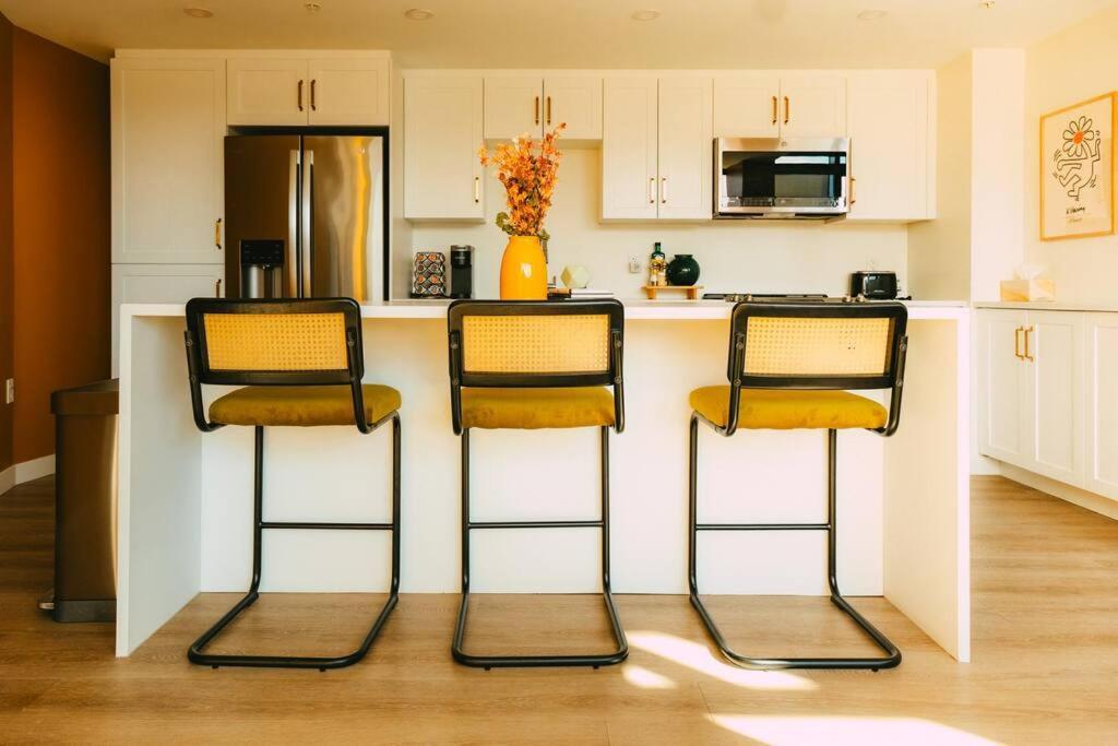 New Cozy Downtown Loft With Free Parking