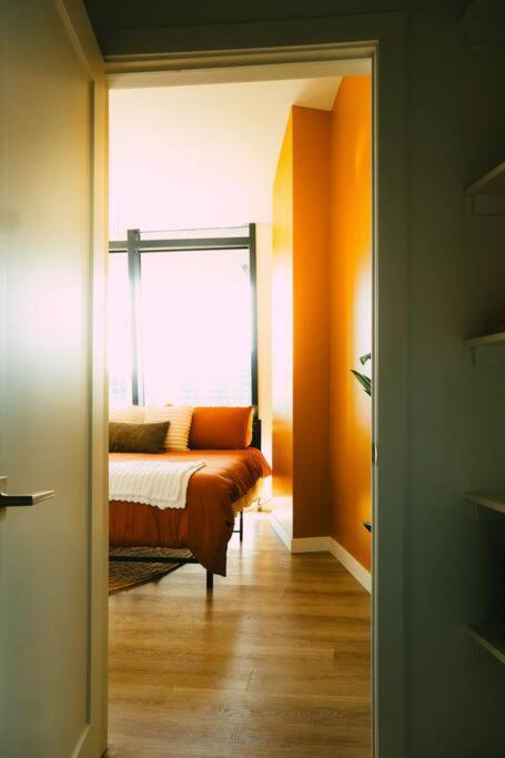 New Cozy Downtown Loft With Free Parking