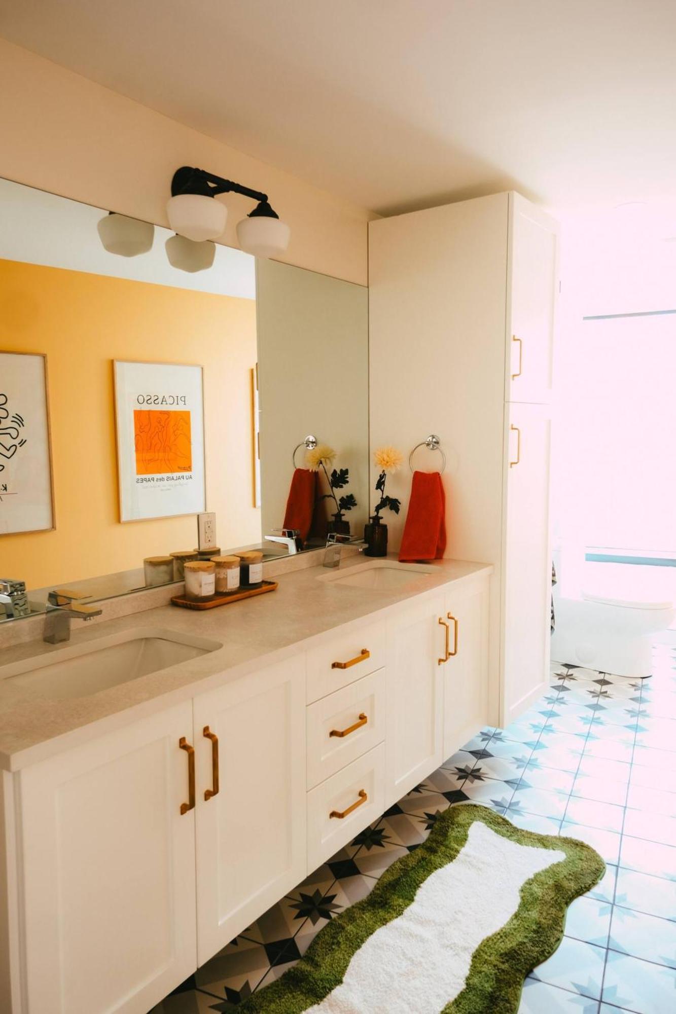 New Pause Penthouse Lofts - Downtown - Free Parking Apartment