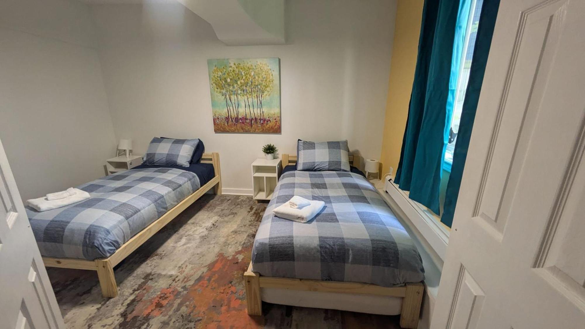 Vibrant And Funky Retreat On Fern Lane, Unit 1
