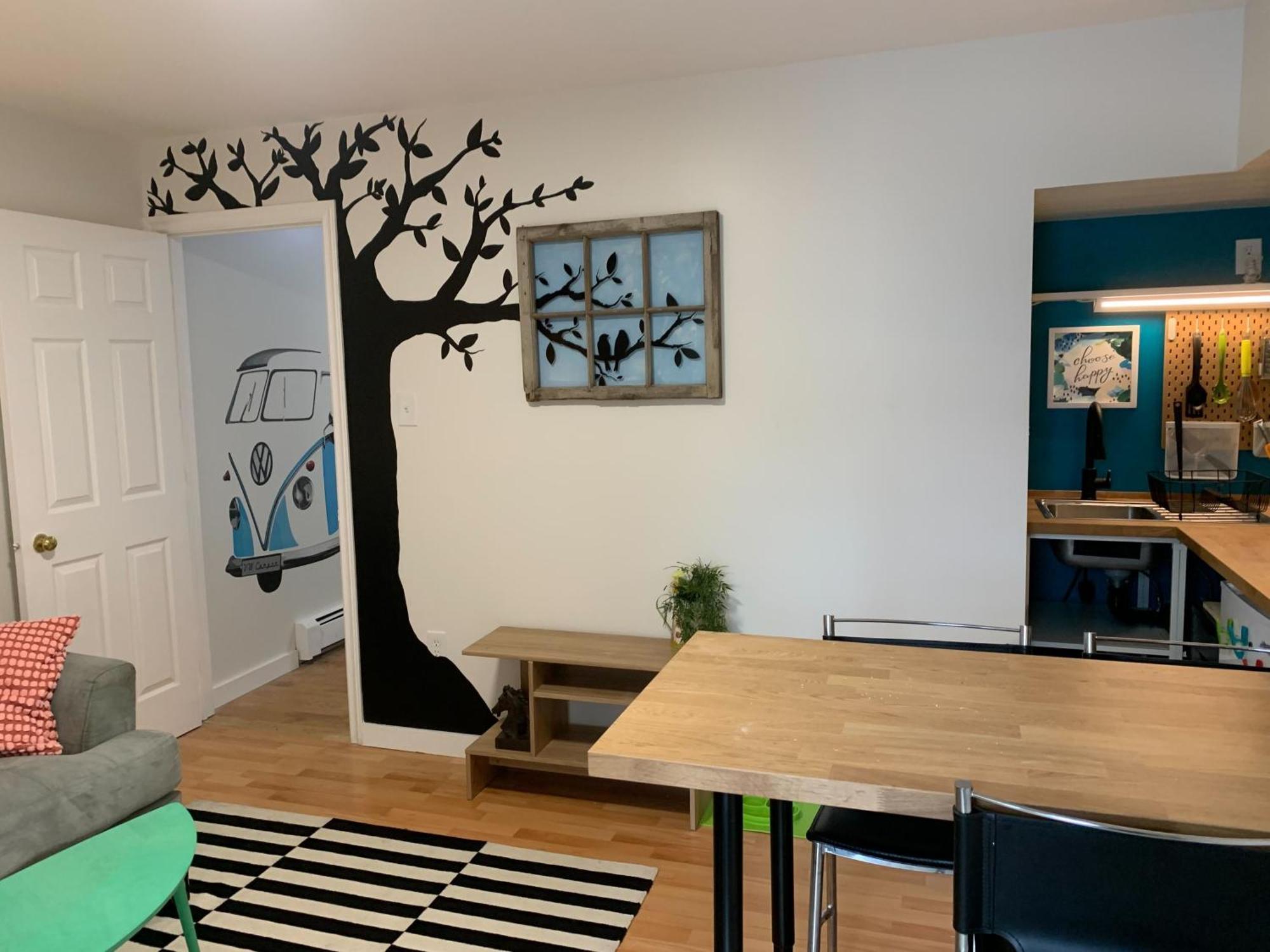 Vibrant And Funky Retreat On Fern Lane, Unit 1 Apartment *