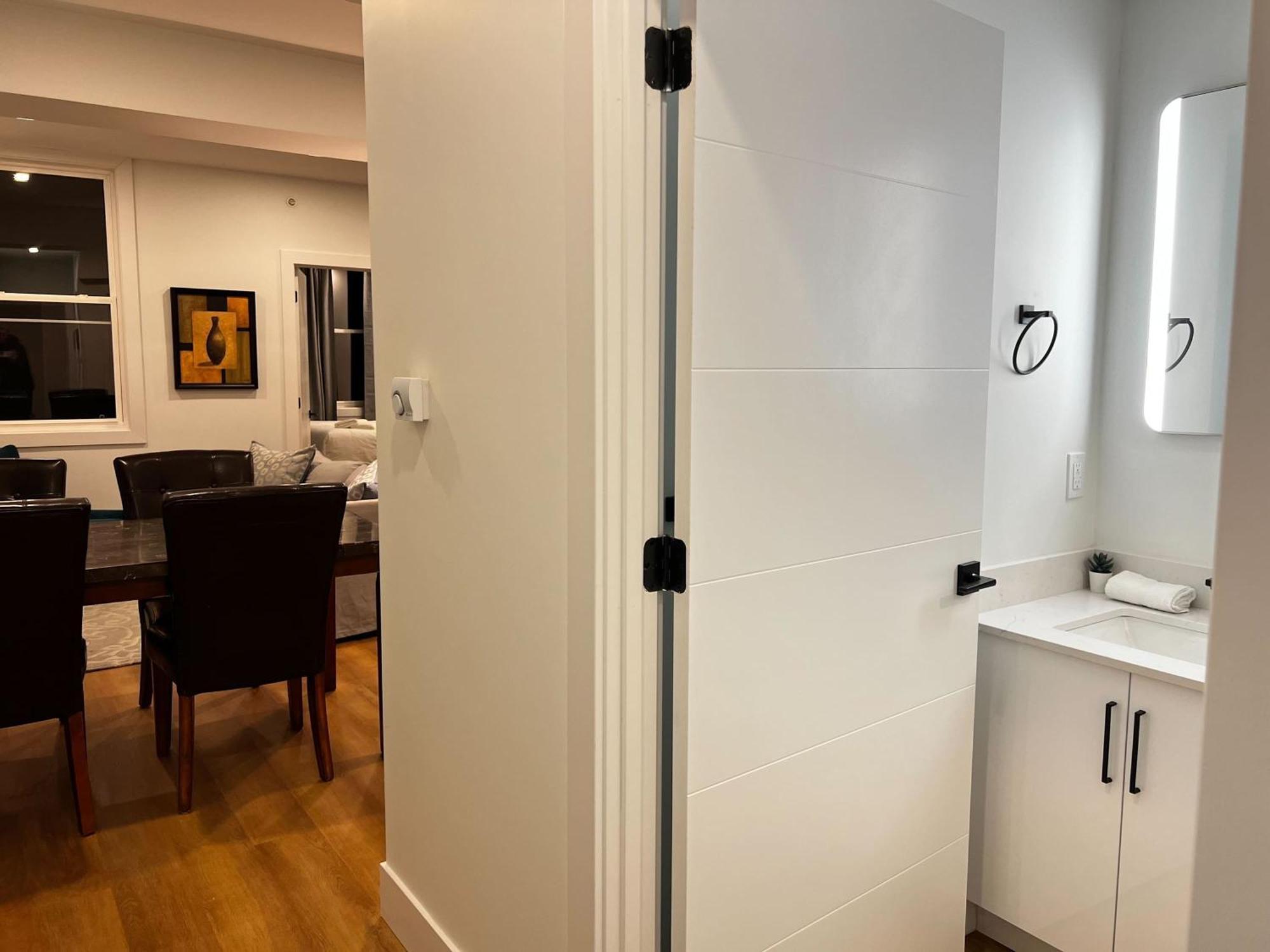 Apartment Refined Living, Unit 606
