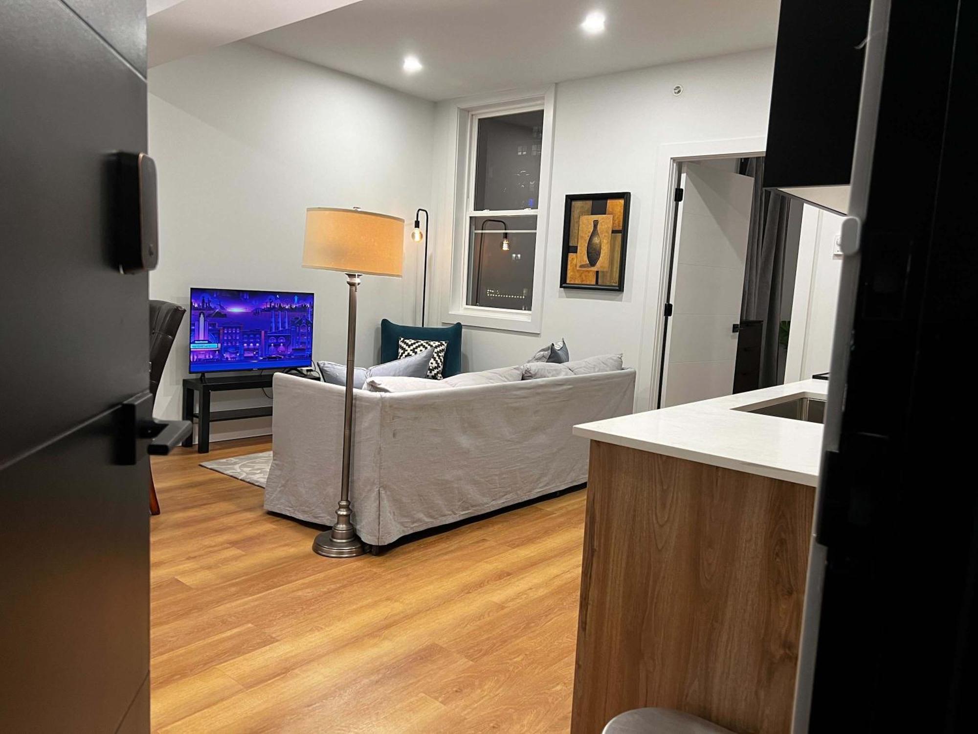 Apartment Refined Living, Unit 606